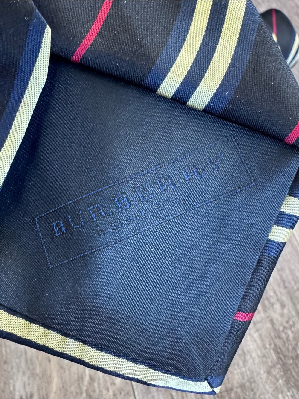 Burberry London Silk Classic Navy Diagonal Stripe Tie with Cream & Red Accents - Picture 4 of 8